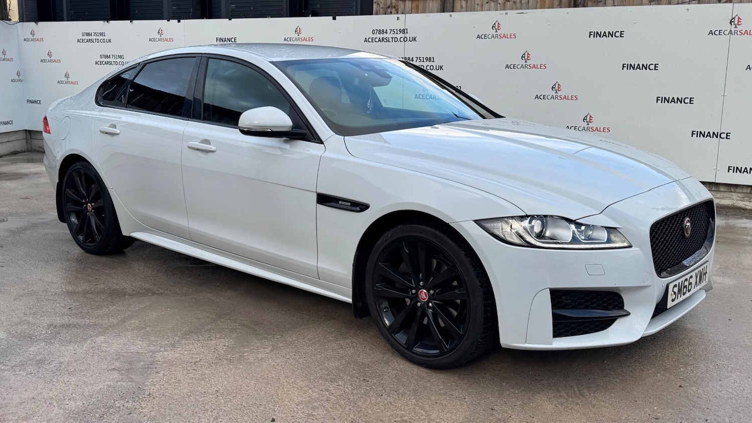 Used Jaguar XF 2017 for sale - 76925917: Photo 2