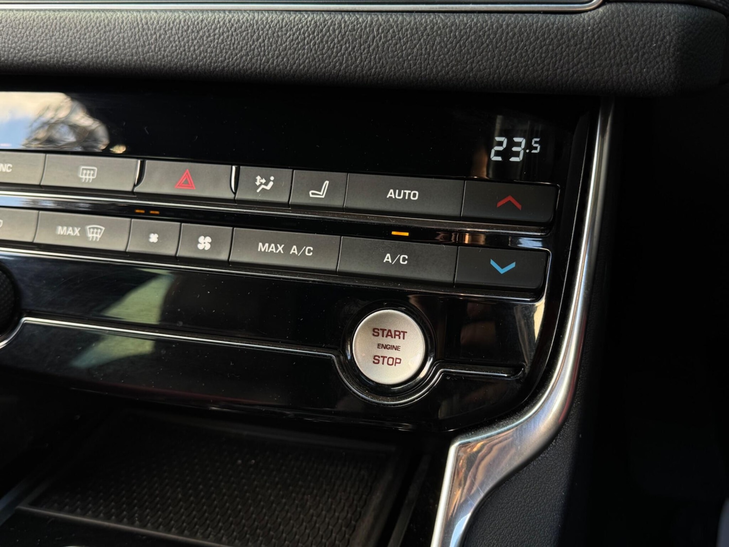 Used Jaguar XF 2017 for sale - 76925917: Photo 25