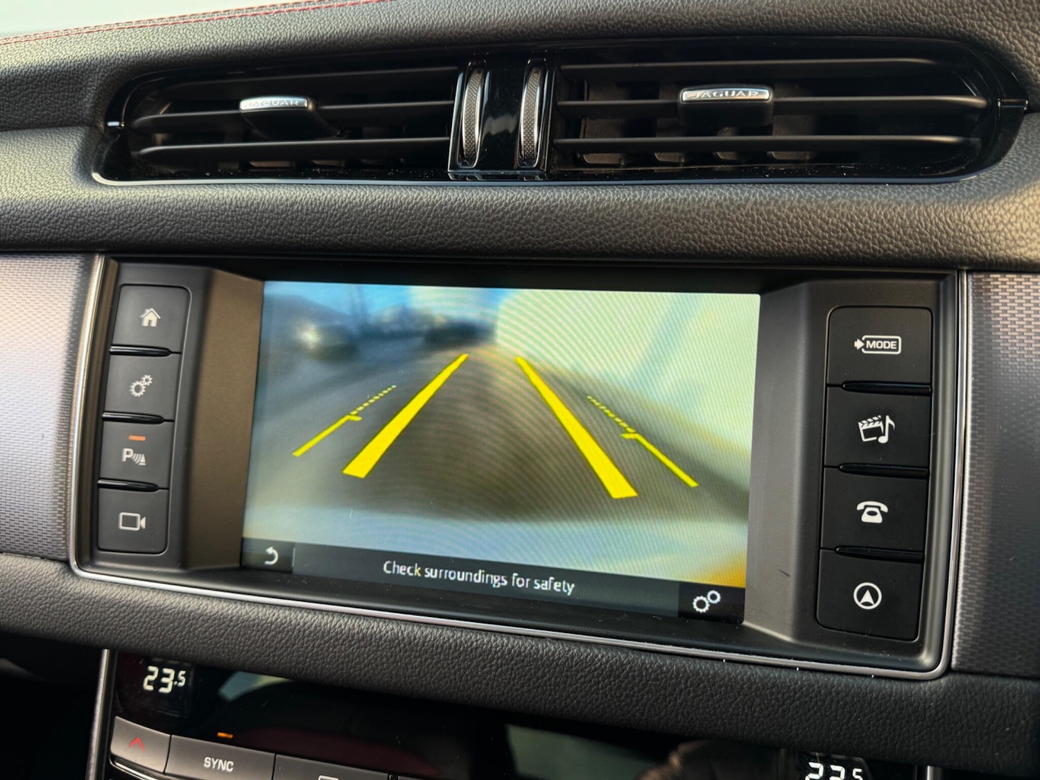 Used Jaguar XF 2017 for sale - 76925917: Photo 39