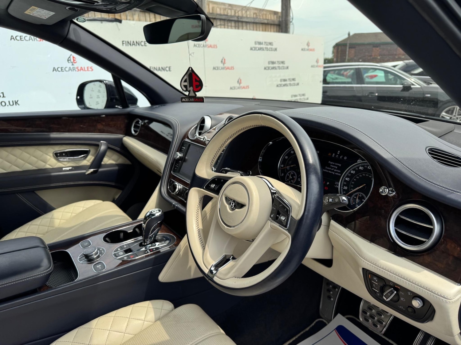 Used Bentley Bentayga 2017 for sale - 76537940: Photo 10