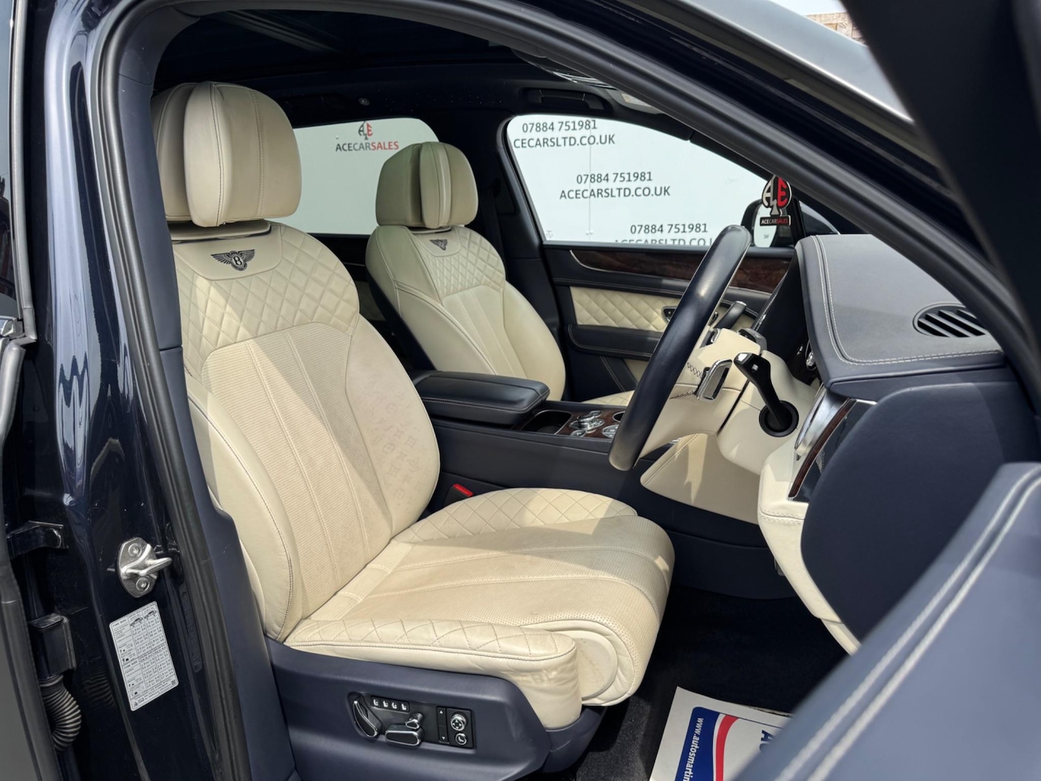 Used Bentley Bentayga 2017 for sale - 76537940: Photo 11