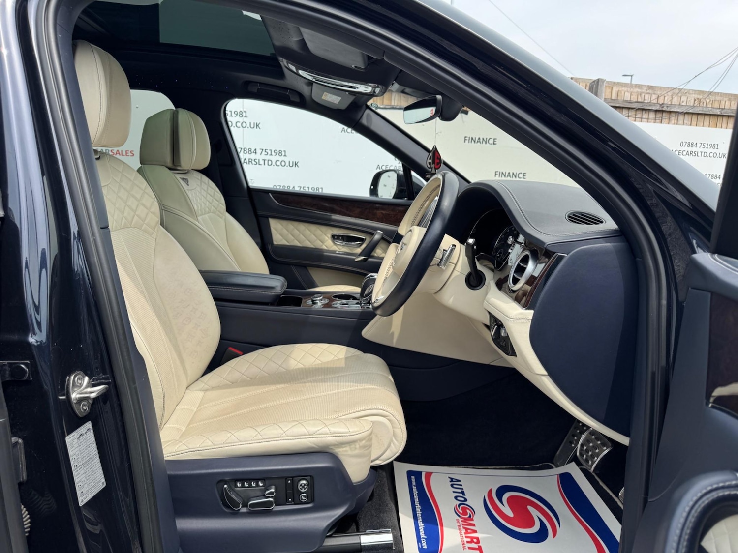 Used Bentley Bentayga 2017 for sale - 76537940: Photo 12