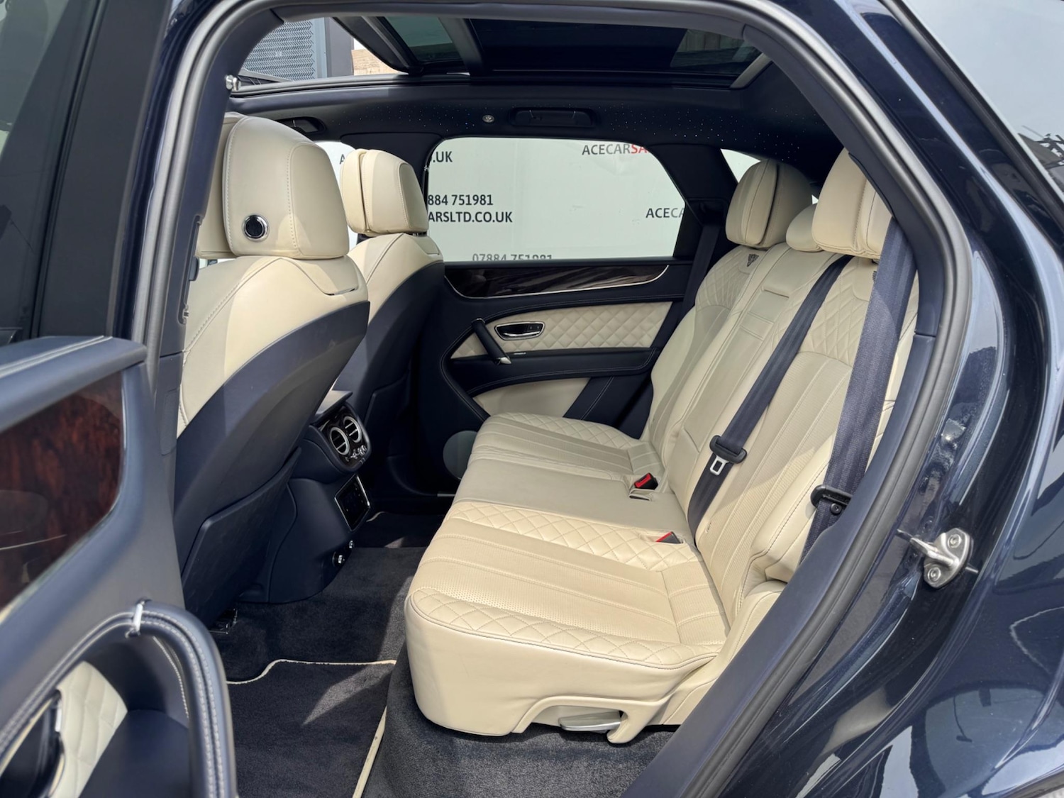 Used Bentley Bentayga 2017 for sale - 76537940: Photo 14