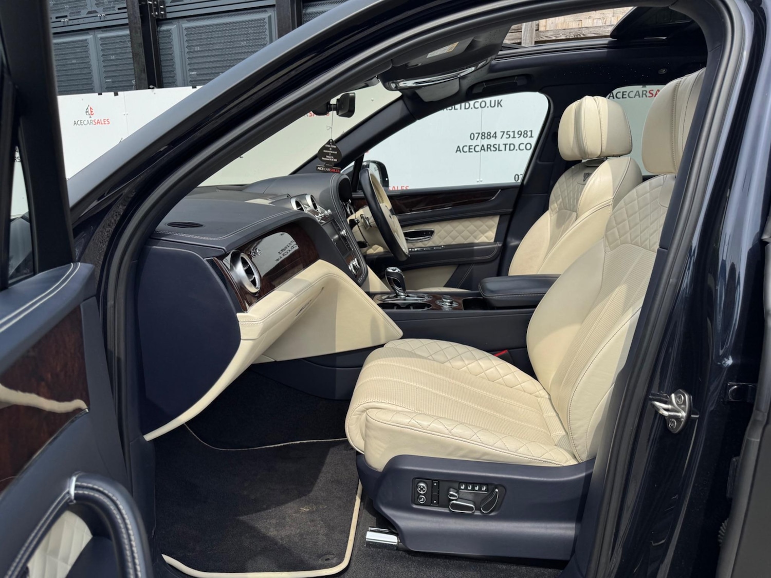 Used Bentley Bentayga 2017 for sale - 76537940: Photo 16