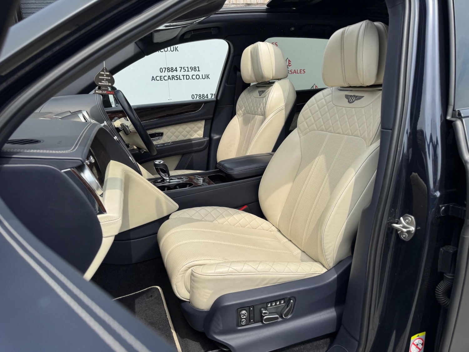 Used Bentley Bentayga 2017 for sale - 76537940: Photo 17