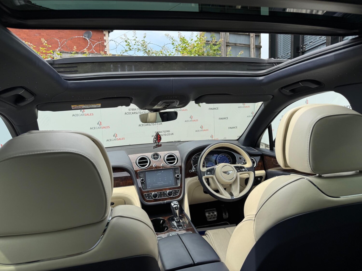 Used Bentley Bentayga 2017 for sale - 76537940: Photo 18