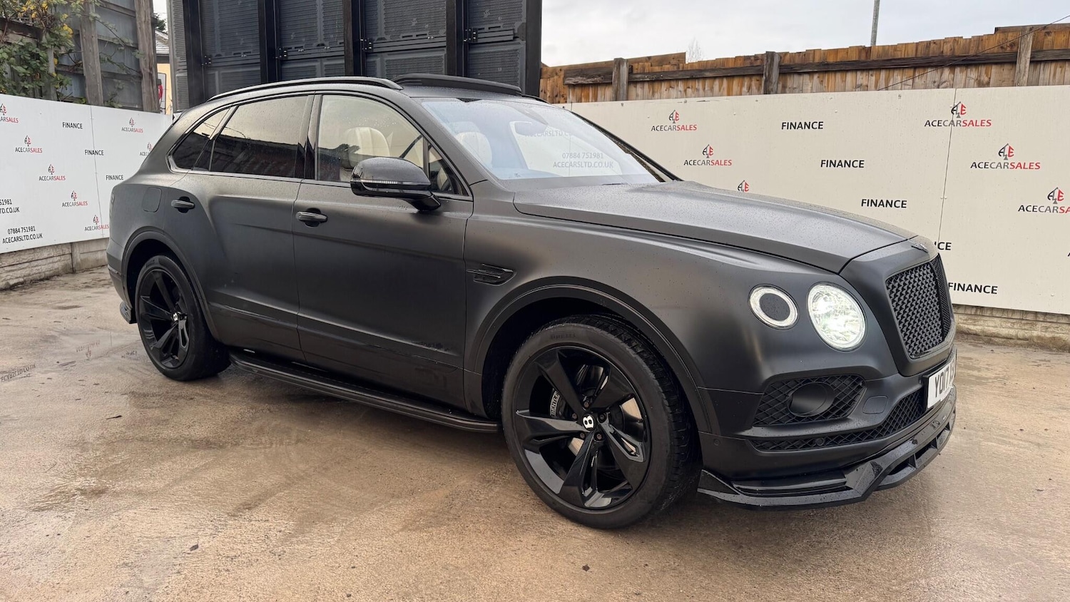 Used Bentley Bentayga 2017 for sale - 76537940: Photo 2