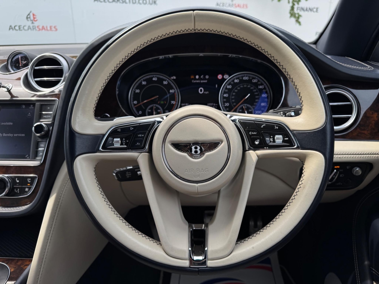 Used Bentley Bentayga 2017 for sale - 76537940: Photo 28