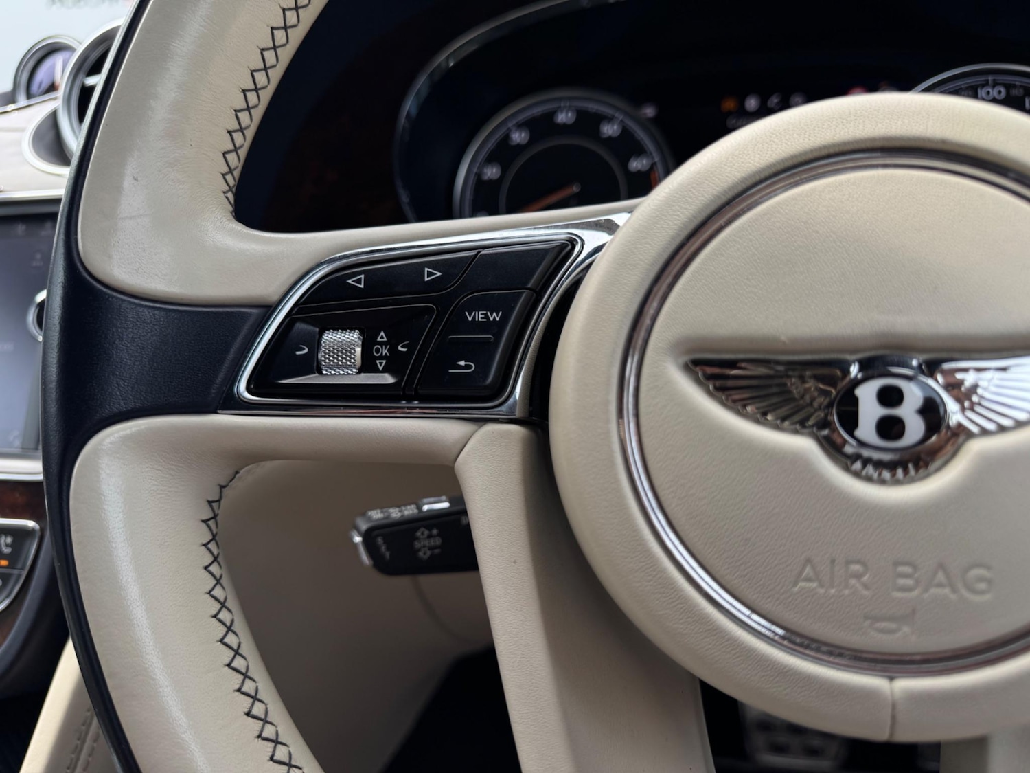 Used Bentley Bentayga 2017 for sale - 76537940: Photo 31