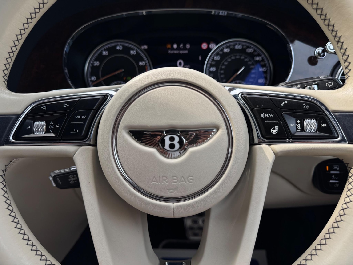 Used Bentley Bentayga 2017 for sale - 76537940: Photo 32