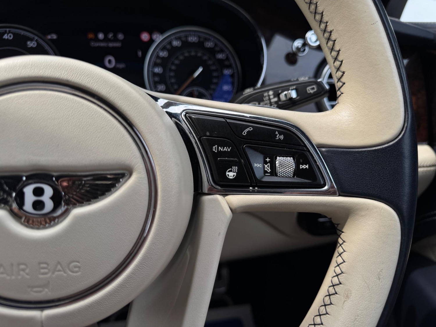 Used Bentley Bentayga 2017 for sale - 76537940: Photo 33