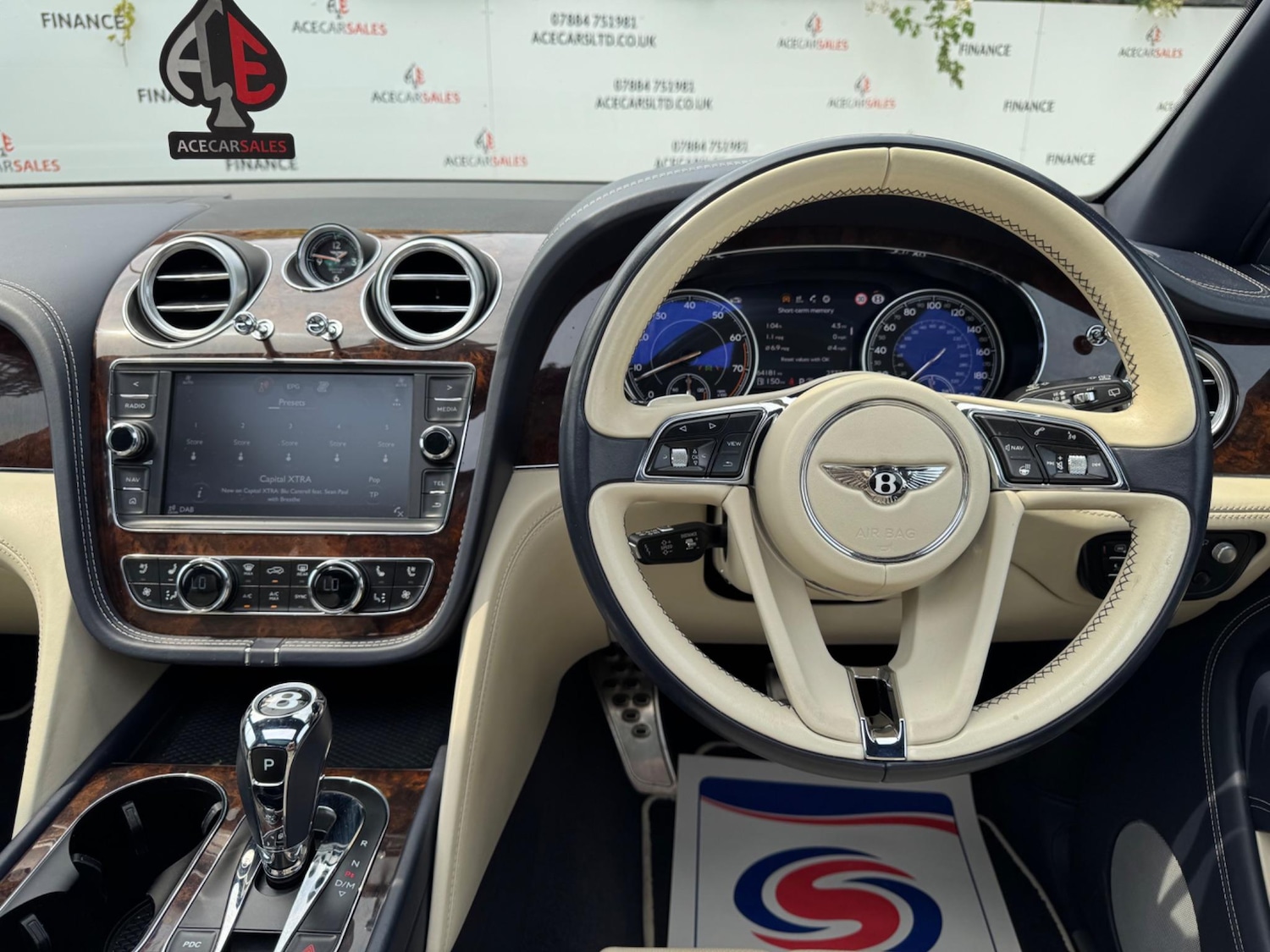 Used Bentley Bentayga 2017 for sale - 76537940: Photo 35