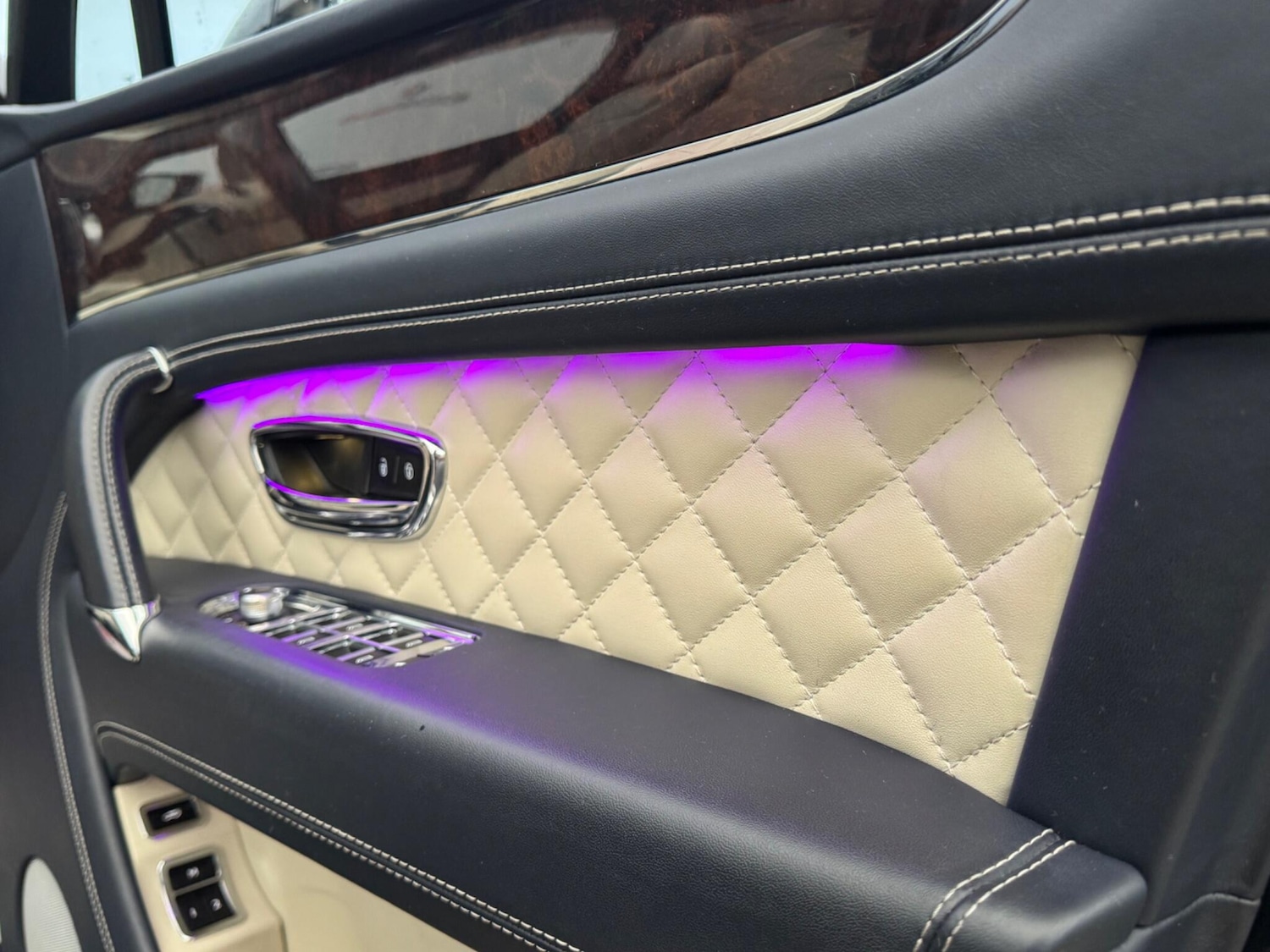 Used Bentley Bentayga 2017 for sale - 76537940: Photo 55