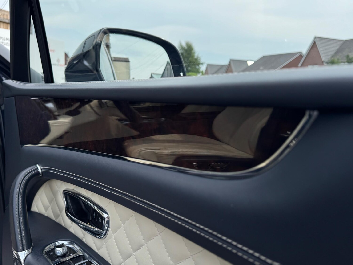 Used Bentley Bentayga 2017 for sale - 76537940: Photo 58