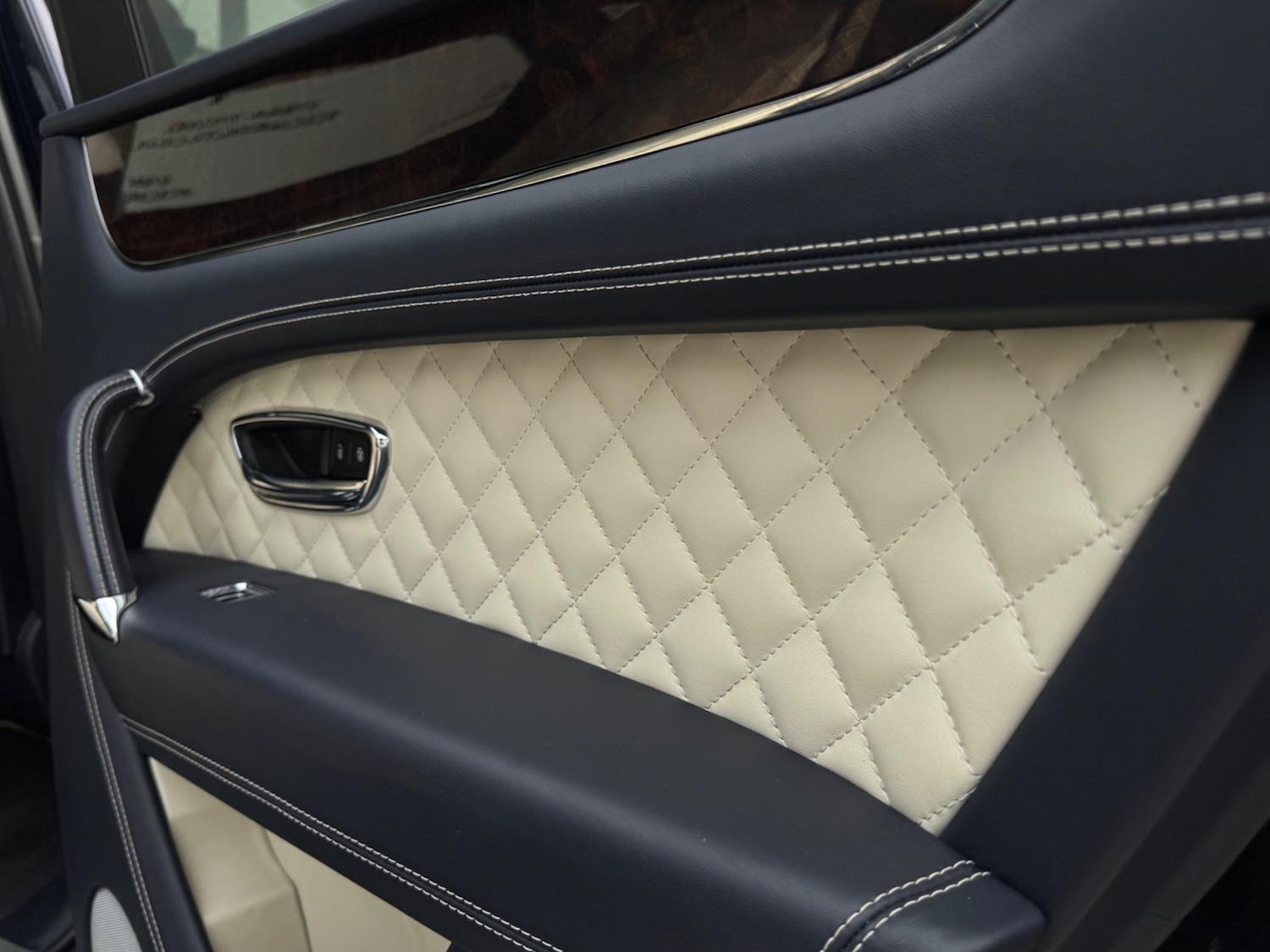 Used Bentley Bentayga 2017 for sale - 76537940: Photo 59