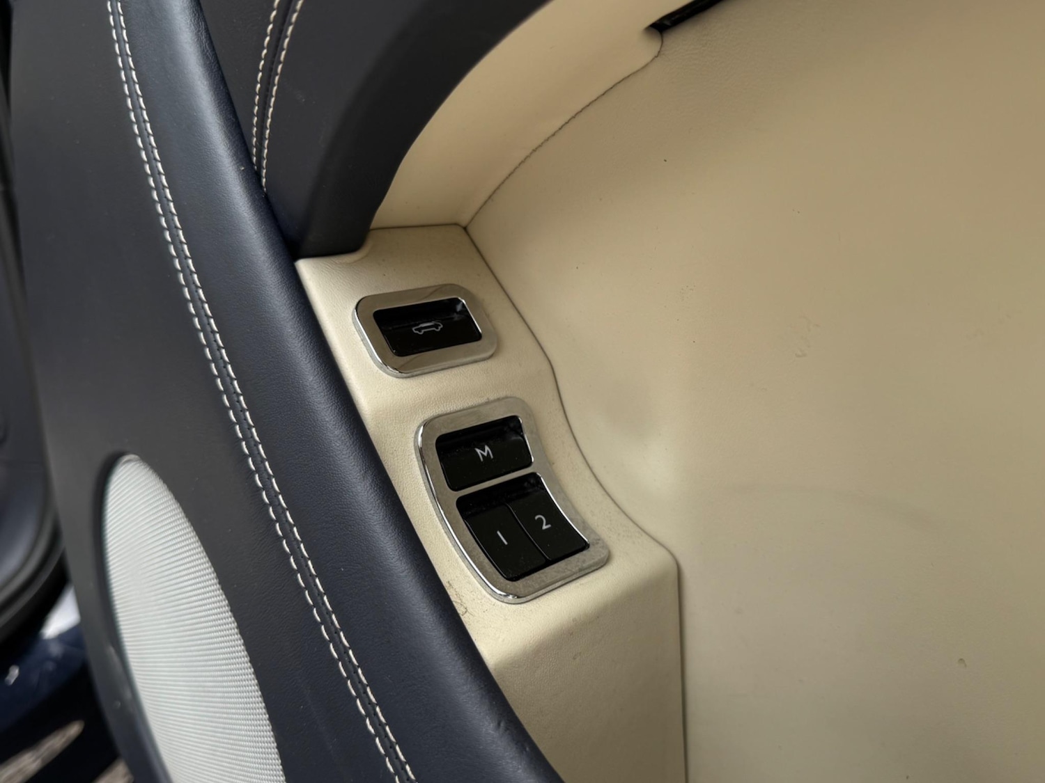 Used Bentley Bentayga 2017 for sale - 76537940: Photo 65