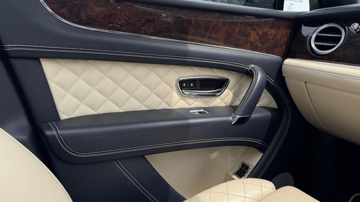 Used Bentley Bentayga 2017 for sale - 76537940: Photo 69