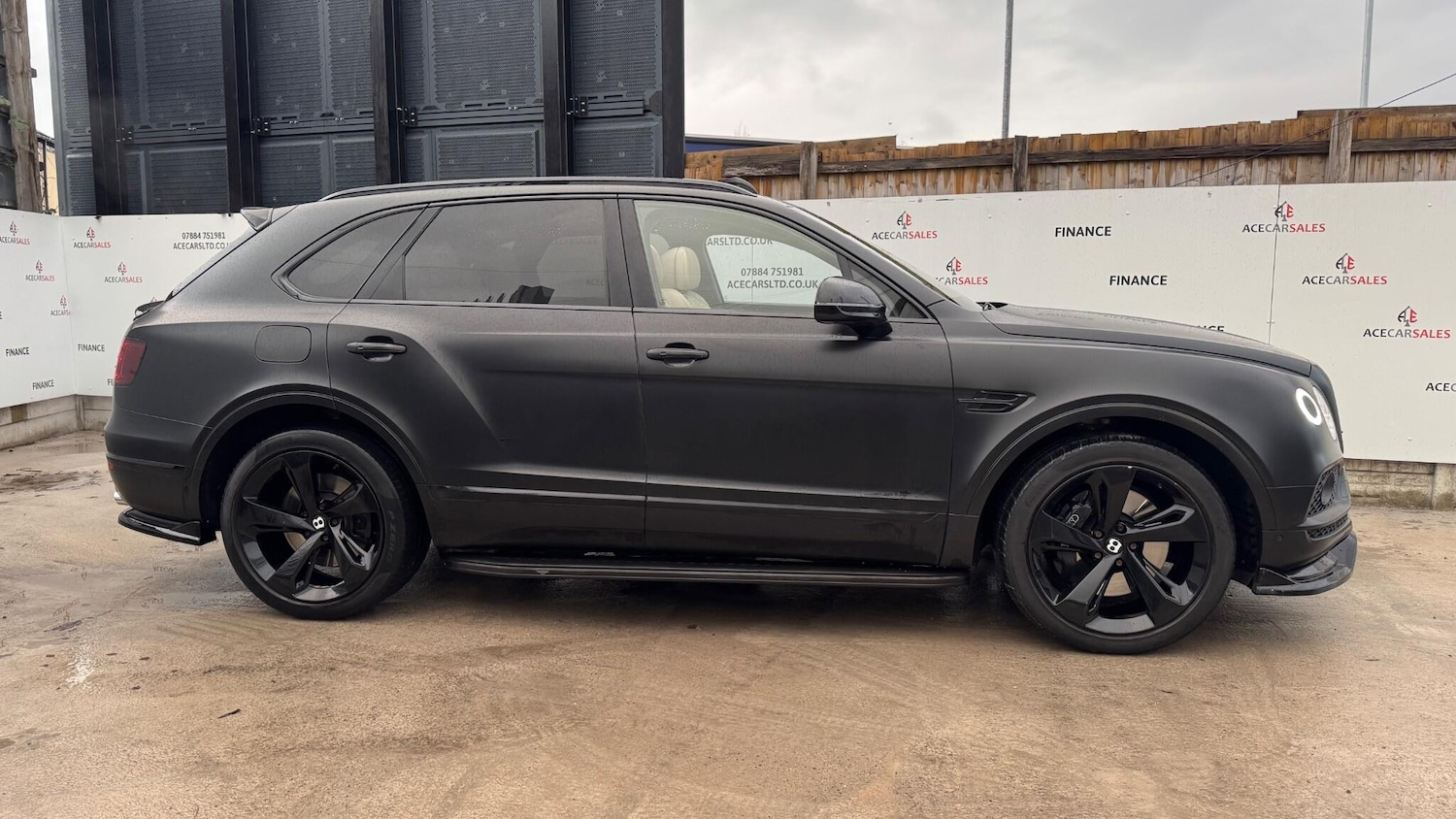 Used Bentley Bentayga 2017 for sale - 76537940: Photo 9