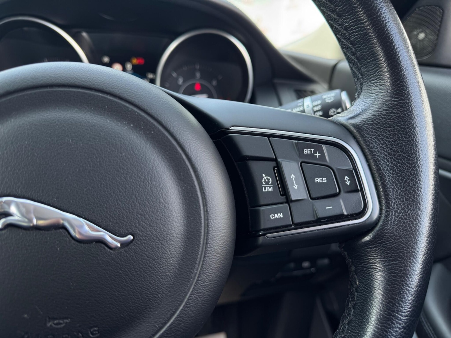 Used Jaguar E-Pace 2018 for sale - 77957751: Photo 31