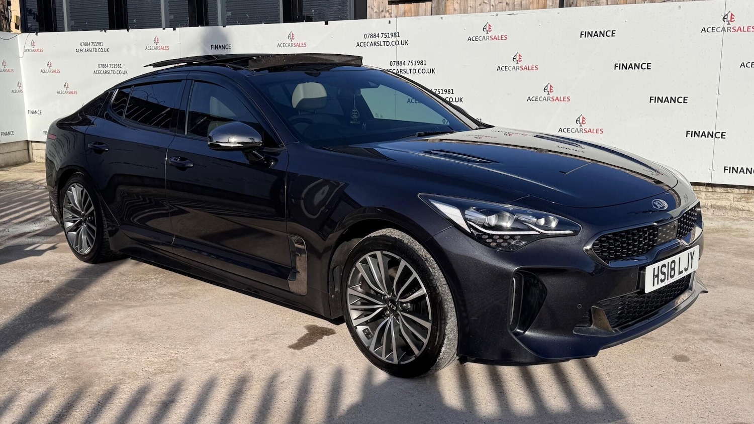 Used Kia Stinger 2018 for sale - 77564602: Photo 2