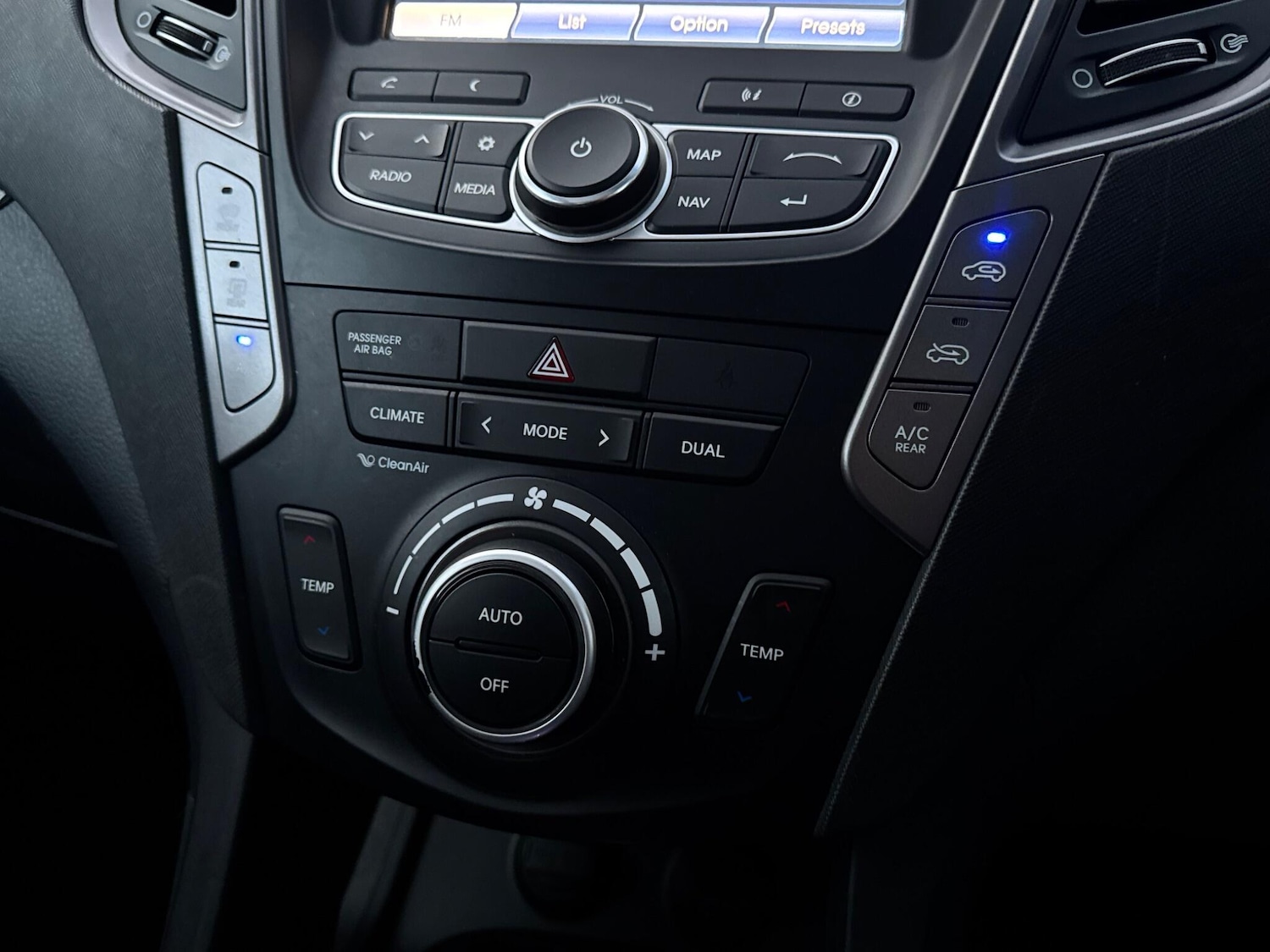 Used Hyundai Santa Fe 2015 for sale - 76573368: Photo 30