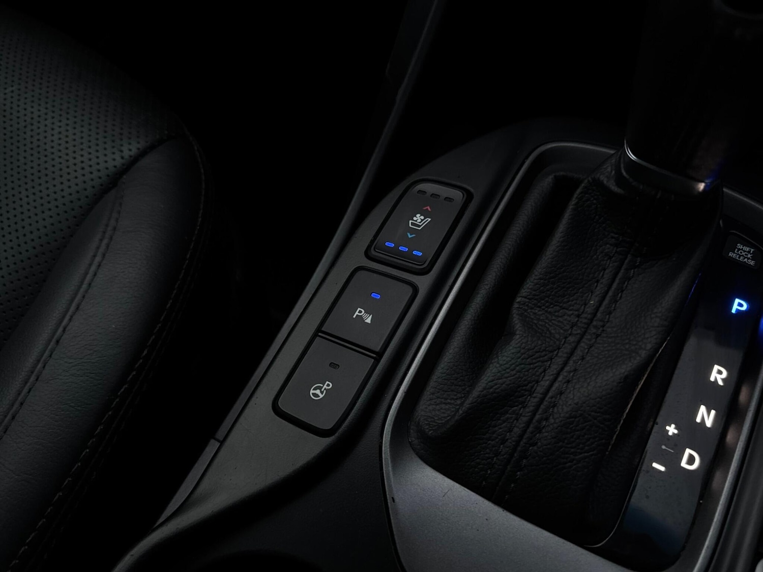 Used Hyundai Santa Fe 2015 for sale - 76573368: Photo 32