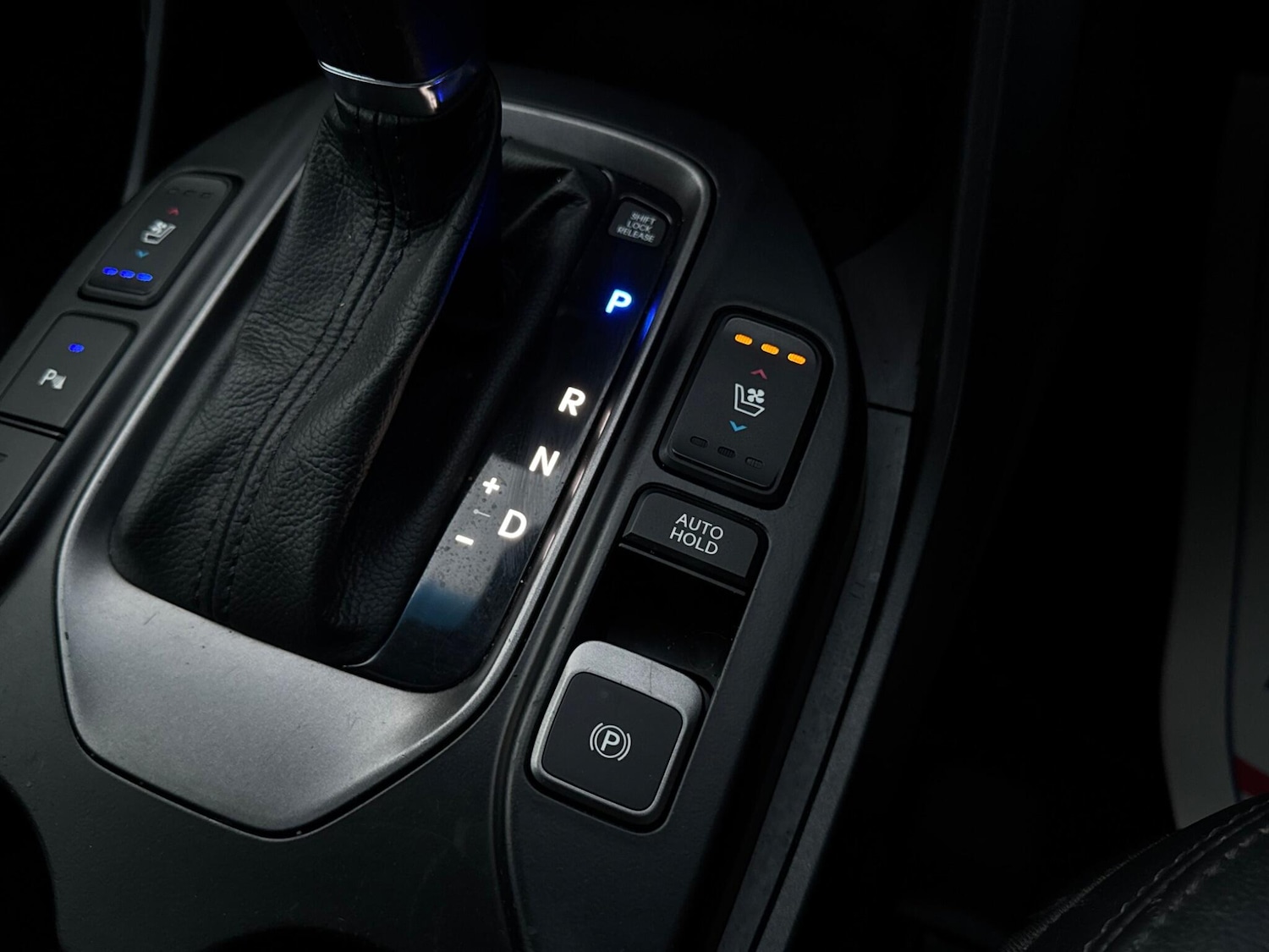 Used Hyundai Santa Fe 2015 for sale - 76573368: Photo 33