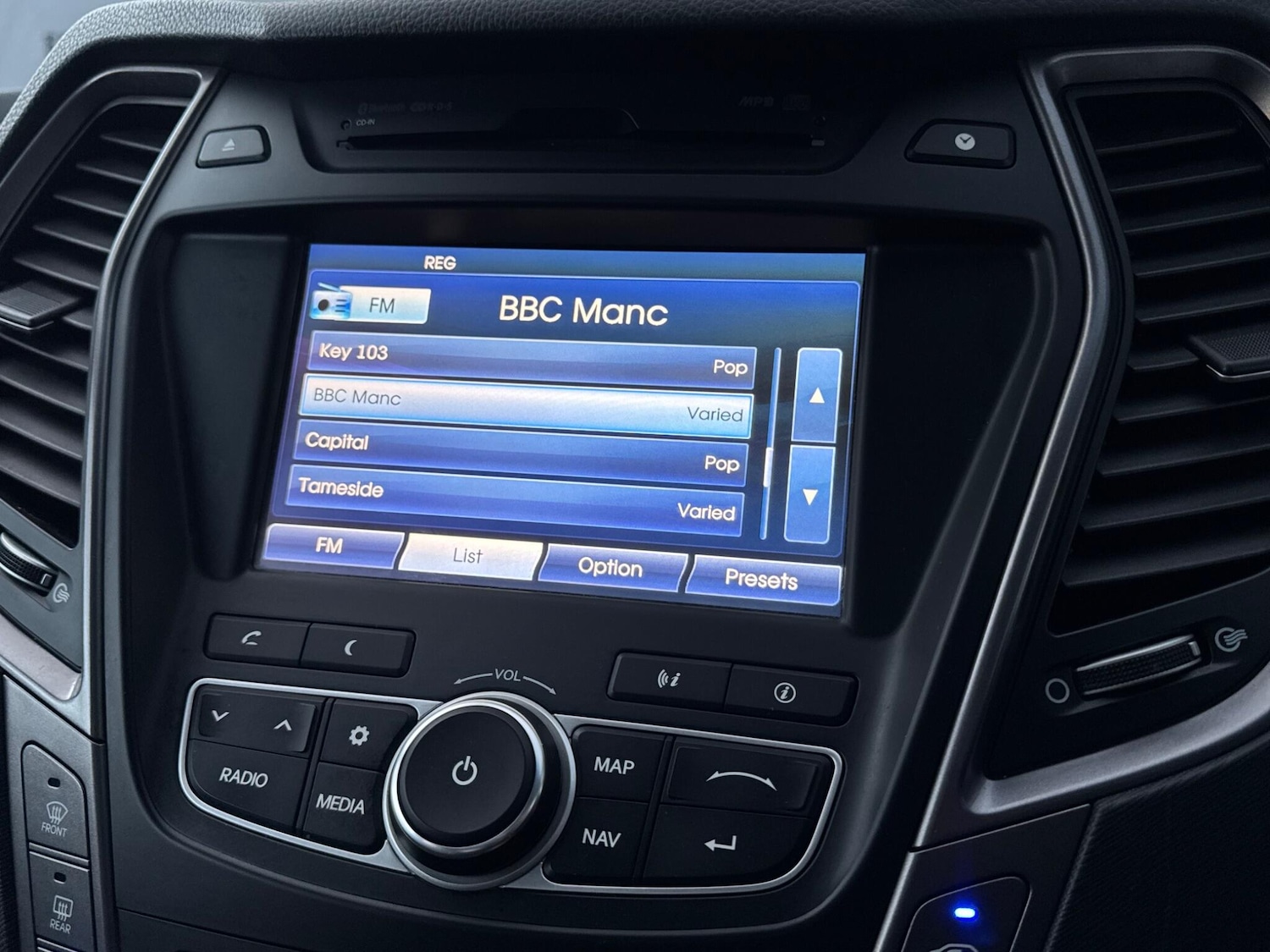 Used Hyundai Santa Fe 2015 for sale - 76573368: Photo 46