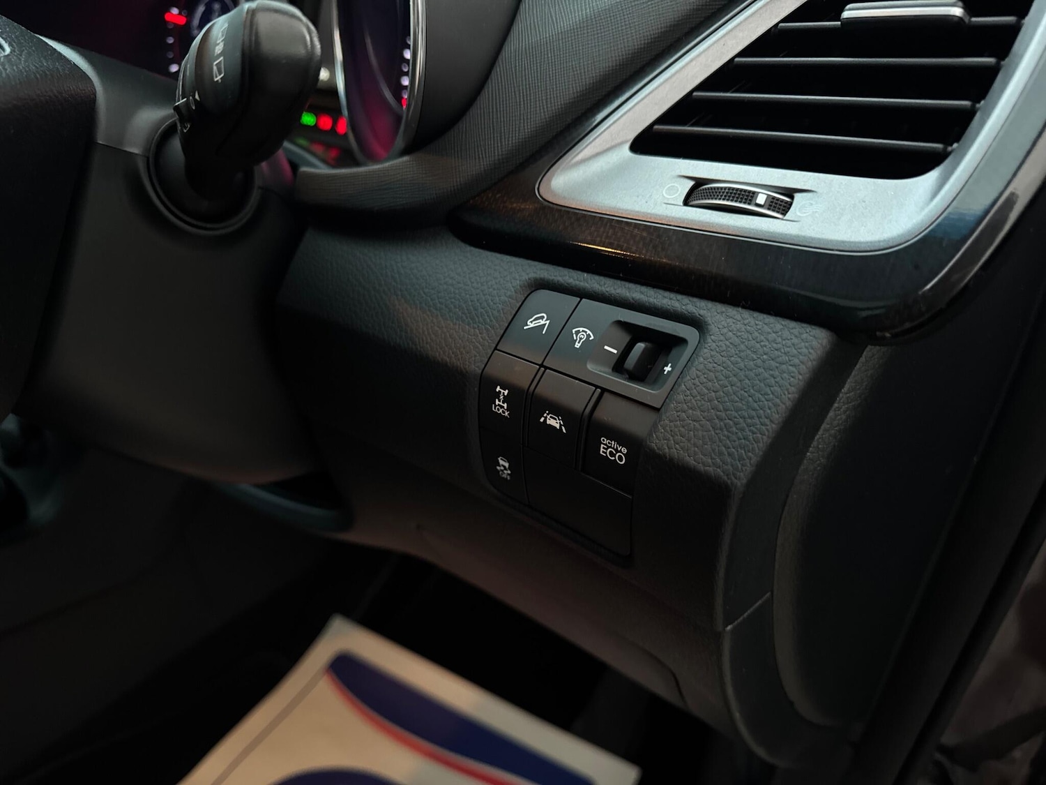 Used Hyundai Santa Fe 2015 for sale - 76573368: Photo 60