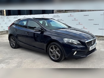 Used Volvo V40 2015 for sale - 79464545: Photo