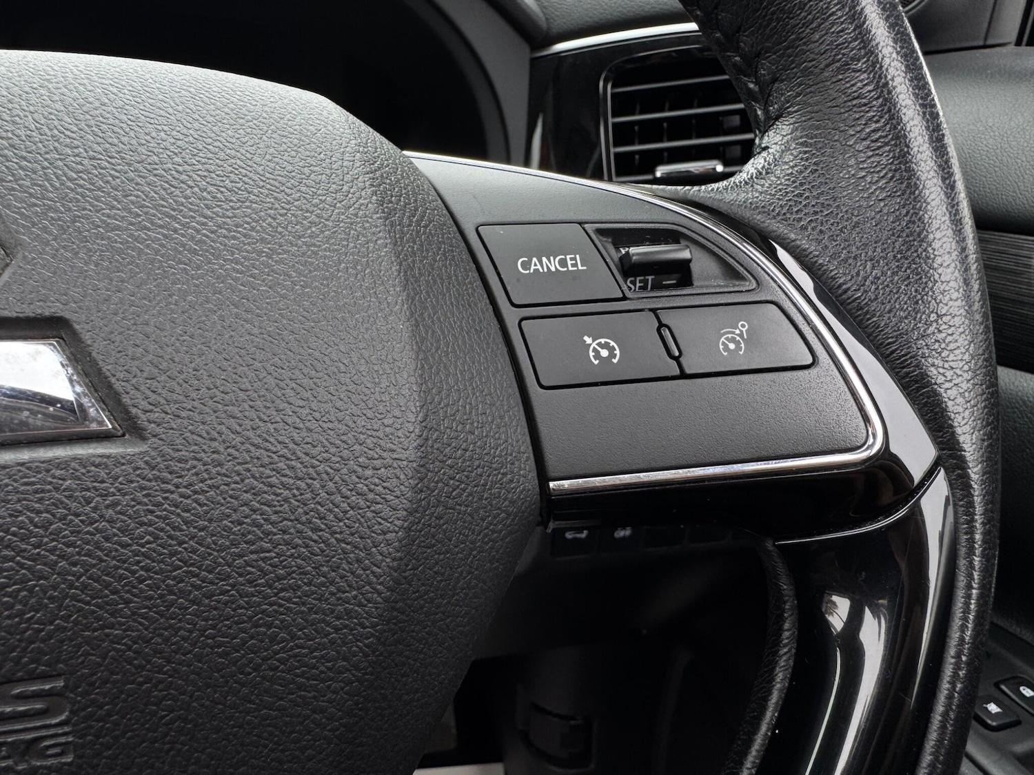 Used Mitsubishi Outlander 2018 for sale - 77216175: Photo 32