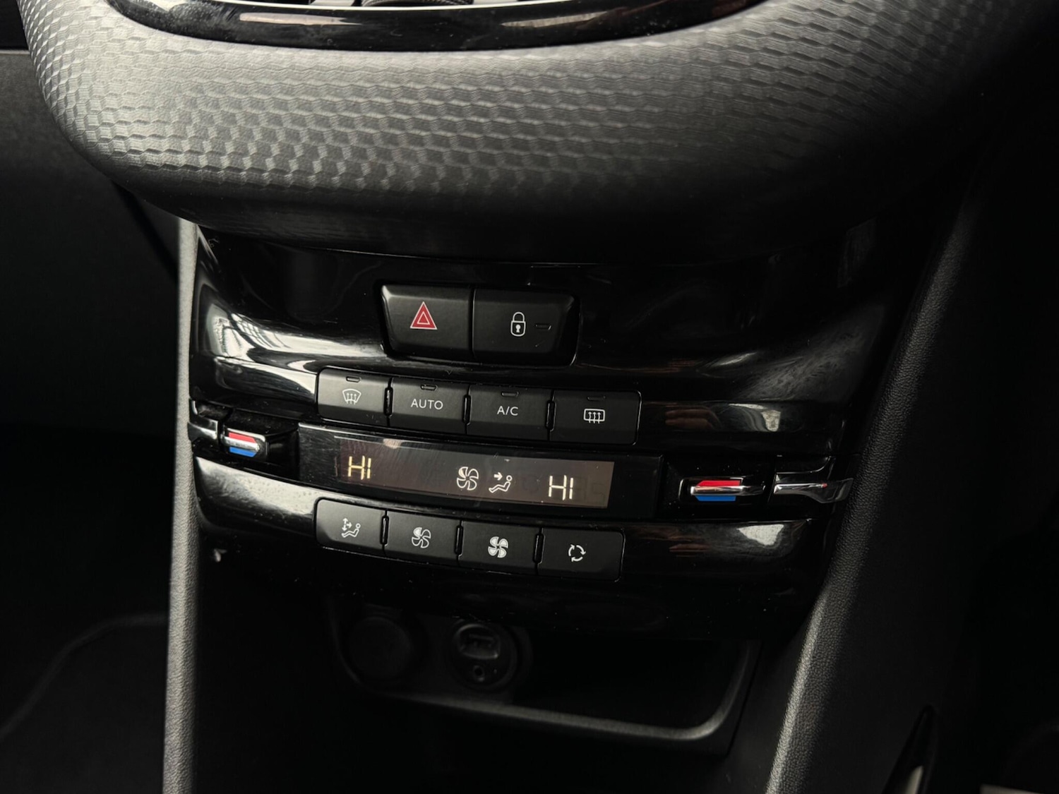 Used Peugeot 2008 2017 for sale - 77883353: Photo 24