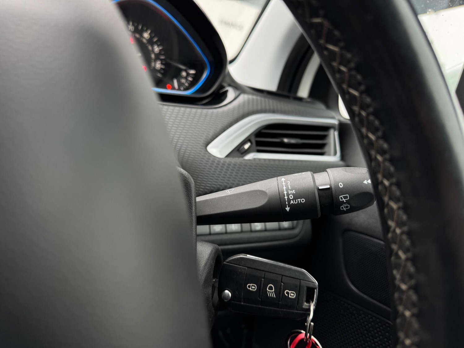 Used Peugeot 2008 2017 for sale - 77883353: Photo 32