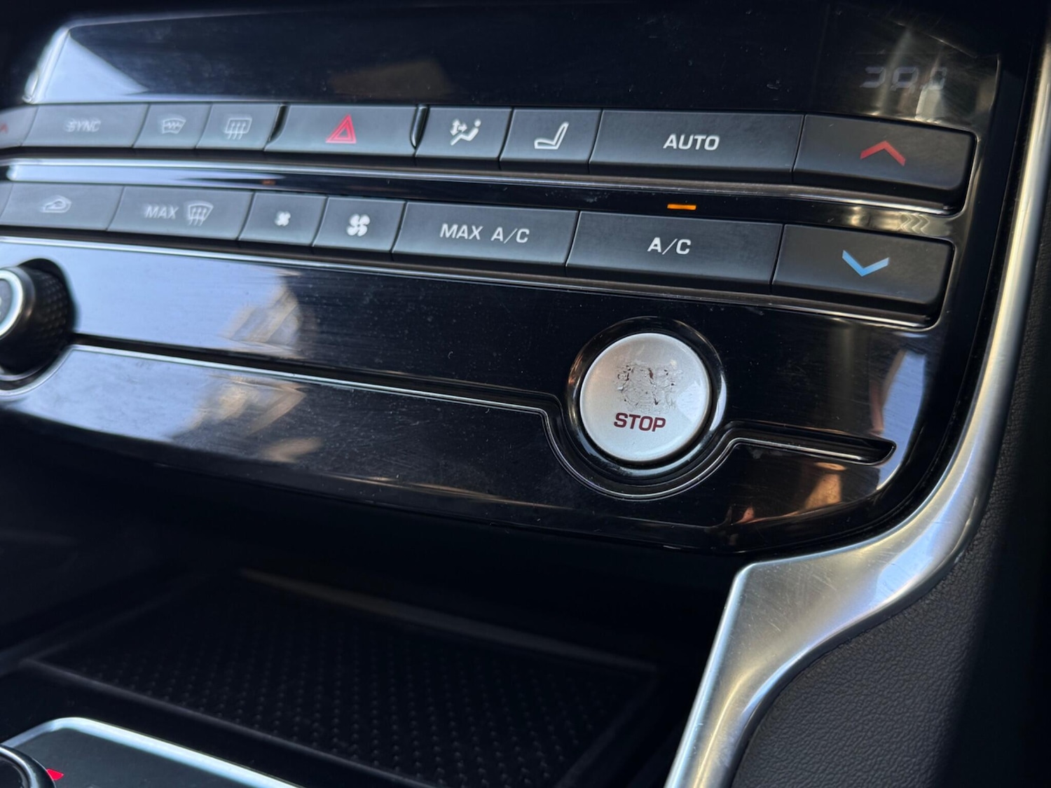 Used Jaguar XE 2017 for sale - 77839728: Photo 25