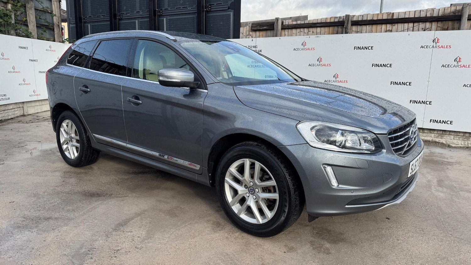 Used Volvo XC60 2017 for sale - 76409421: Photo 2