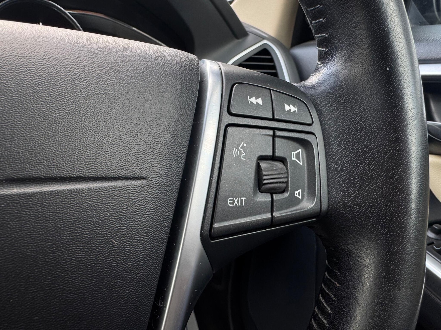 Used Volvo XC60 2017 for sale - 76409421: Photo 31