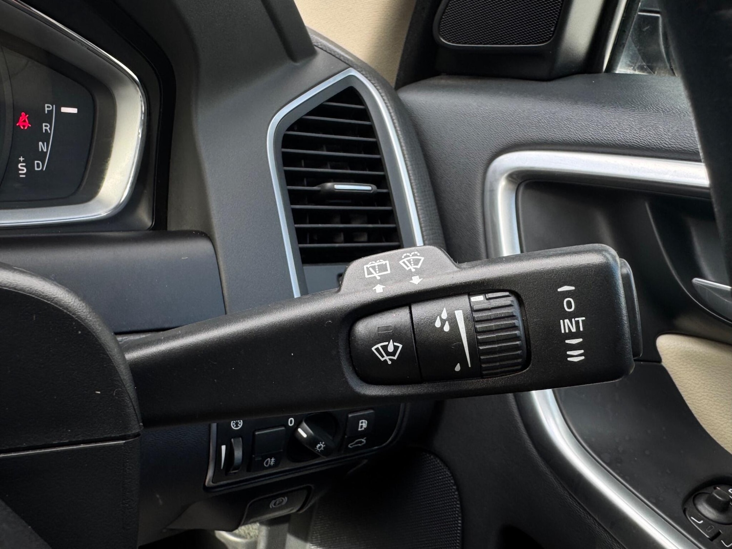 Used Volvo XC60 2017 for sale - 76409421: Photo 32