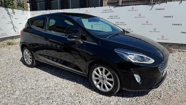 Used Ford Fiesta 2017 for sale - 74611311: Photo 2