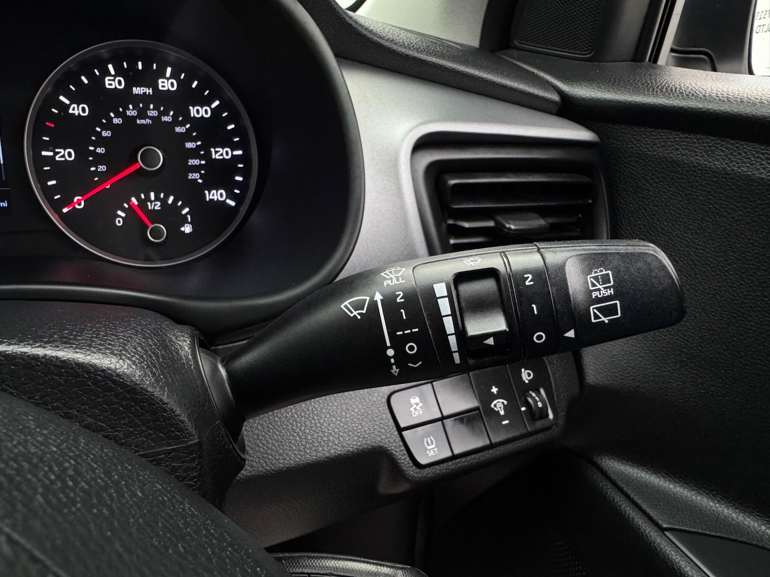 Used Kia Stonic 2019 for sale - 76239095: Photo 32