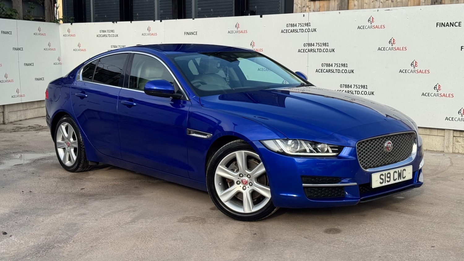 Used Jaguar XE 2017 for sale - 76498681: Photo 1