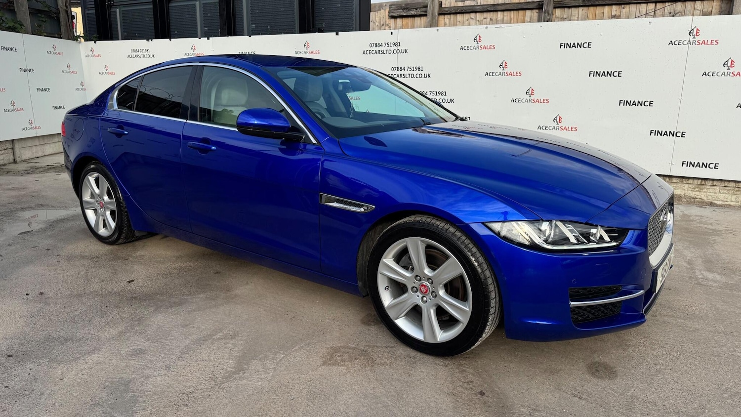 Used Jaguar XE 2017 for sale - 76498681: Photo 2