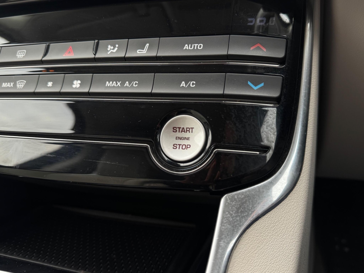 Used Jaguar XE 2017 for sale - 76498681: Photo 25