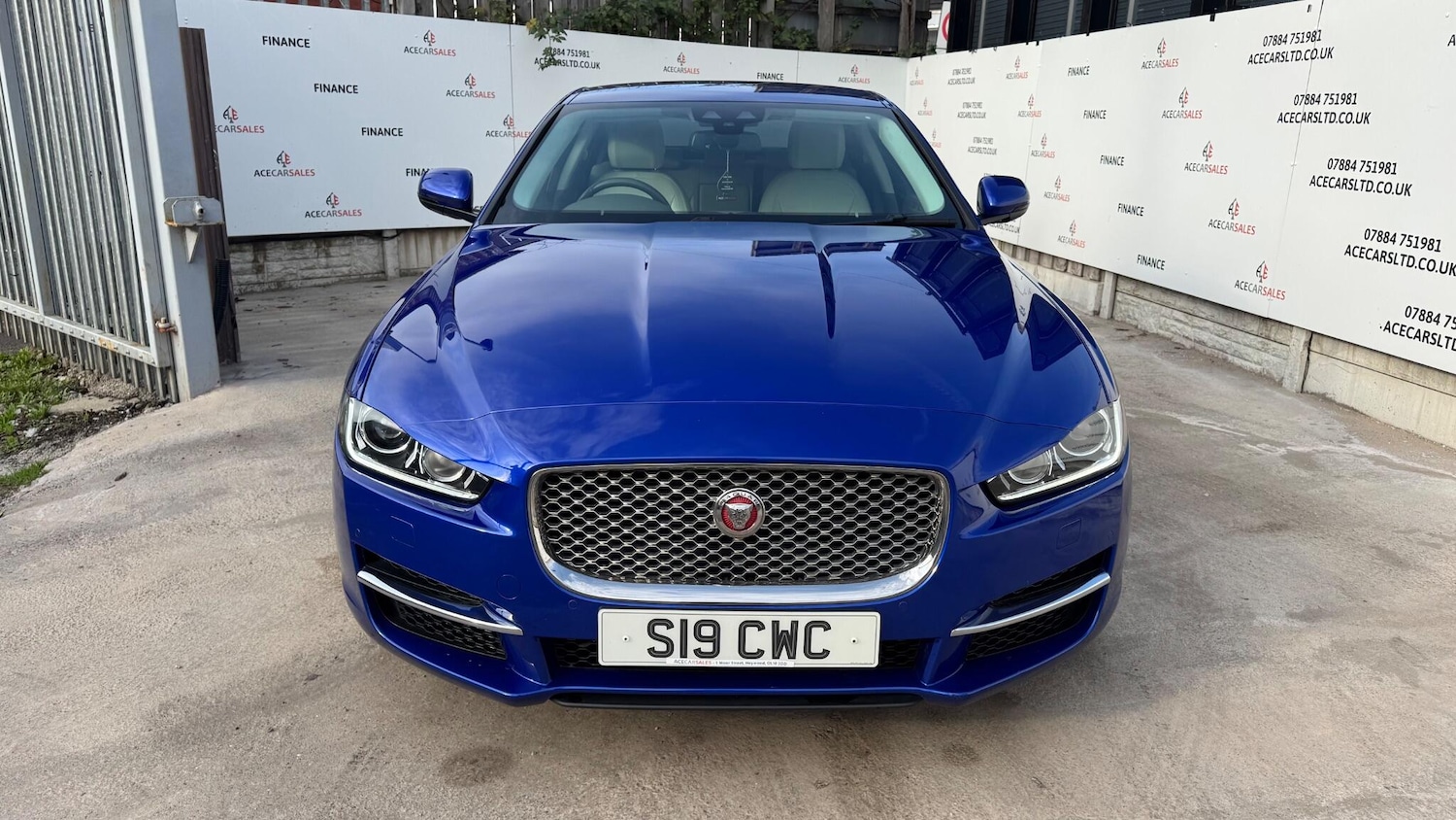 Used Jaguar XE 2017 for sale - 76498681: Photo 3