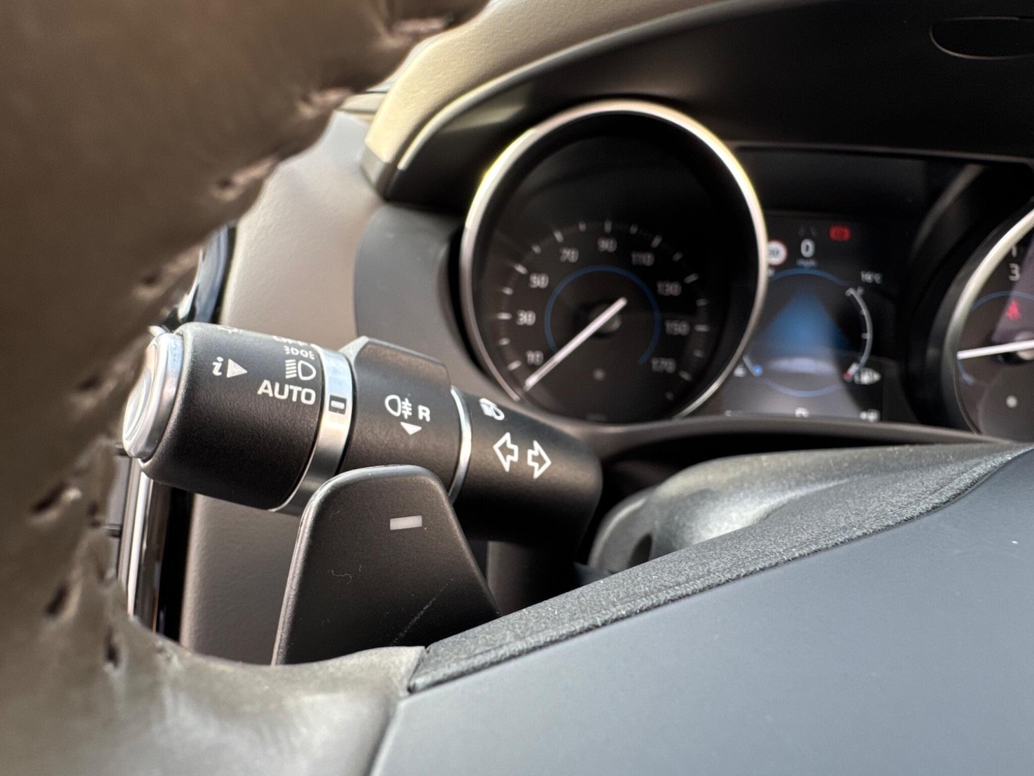 Used Jaguar XE 2017 for sale - 76498681: Photo 30