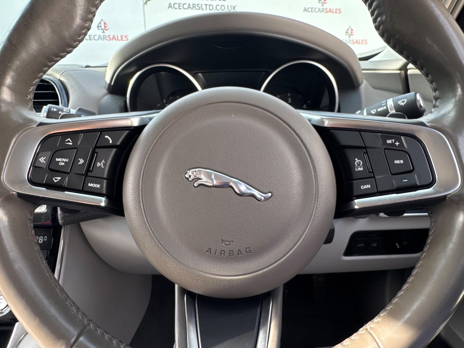 Used Jaguar XE 2017 for sale - 76498681: Photo 32