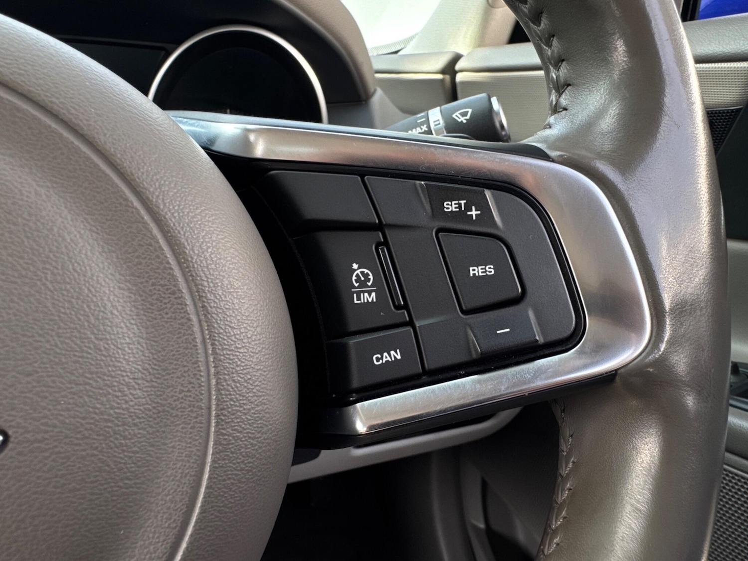 Used Jaguar XE 2017 for sale - 76498681: Photo 33