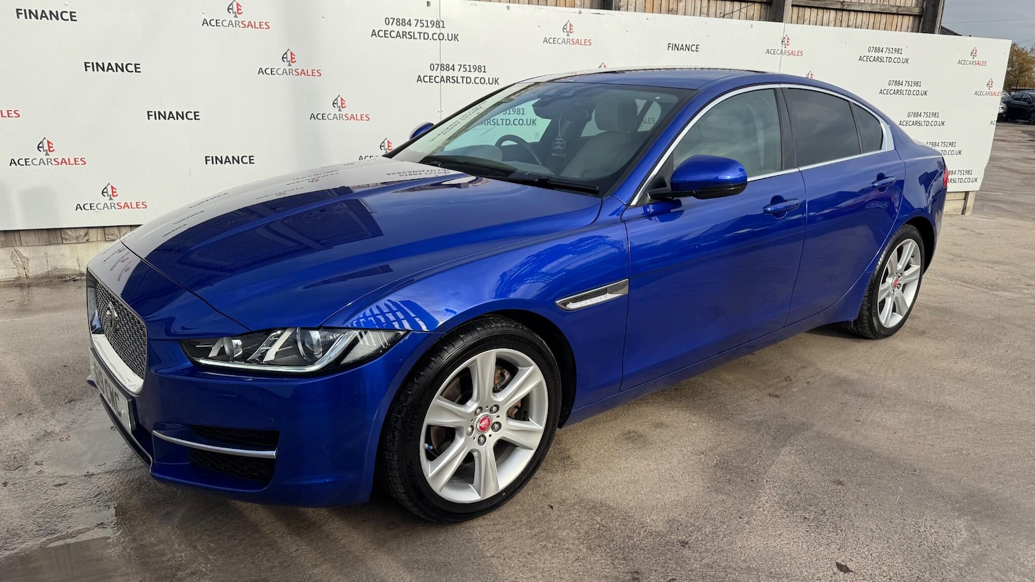 Used Jaguar XE 2017 for sale - 76498681: Photo 4