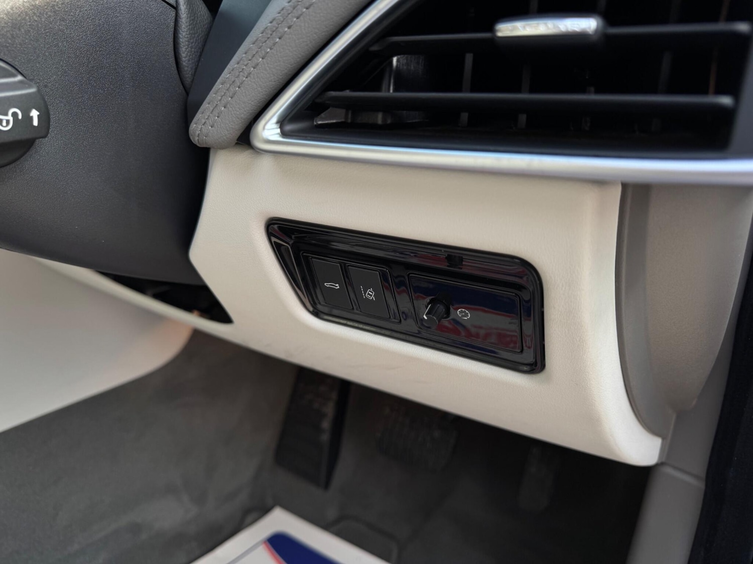 Used Jaguar XE 2017 for sale - 76498681: Photo 58