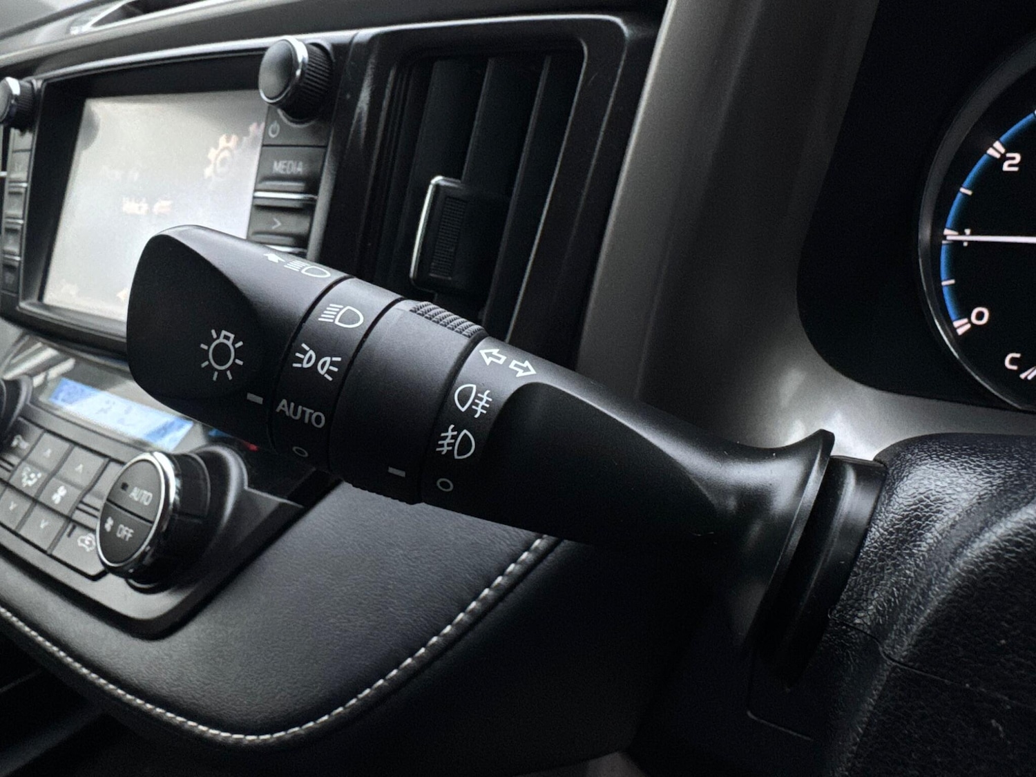 Used Toyota RAV4 2016 for sale - 77425148: Photo 29