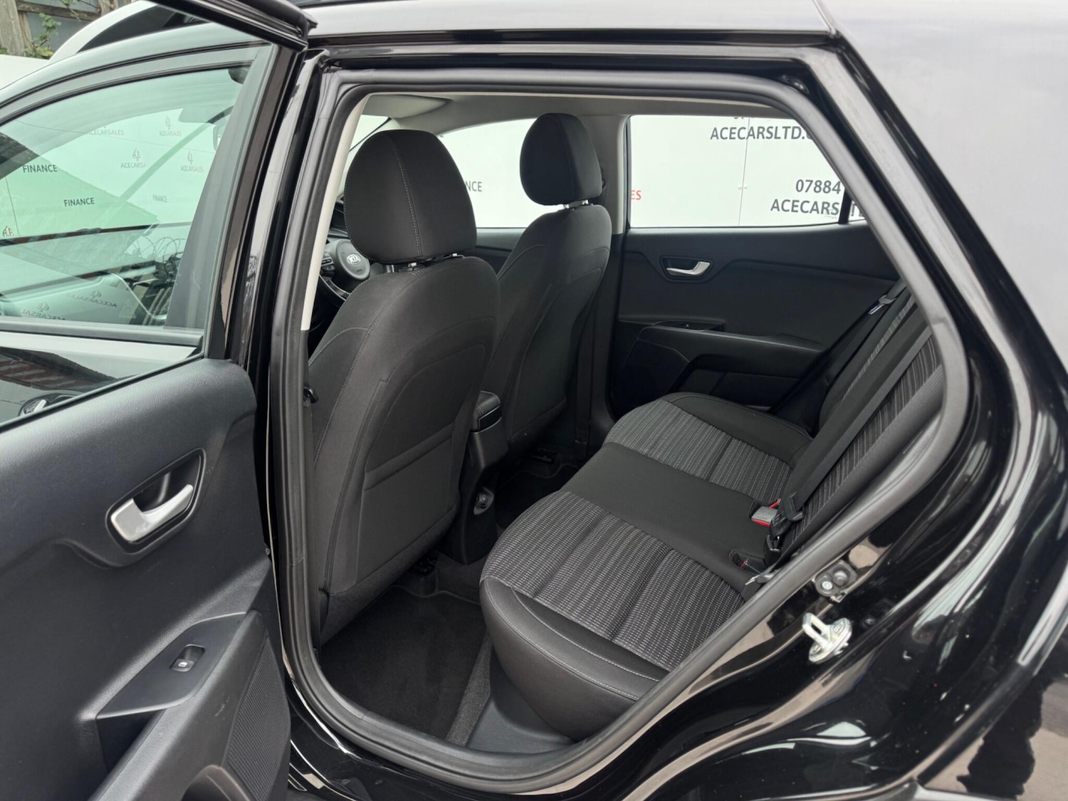 Used Kia Stonic 2017 for sale - 76990443: Photo 15